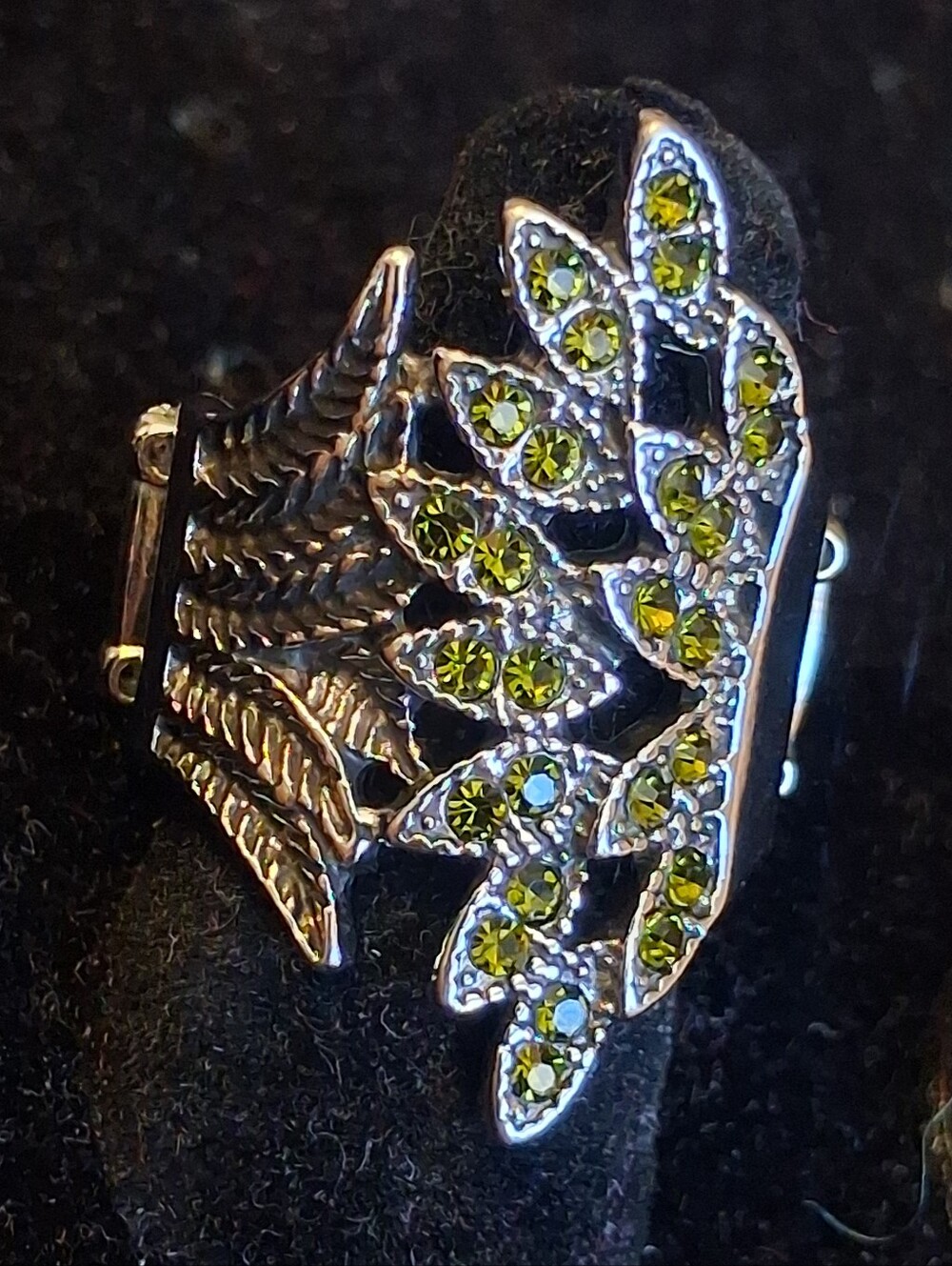Paparazzi Silver-Tone Leaf Cluster Stretch Ring with Olive Green Crystals